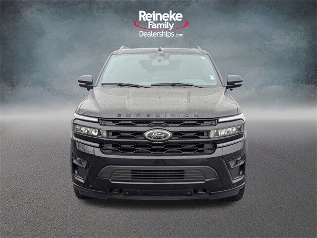 2023 Ford Expedition MAX Limited photo 2