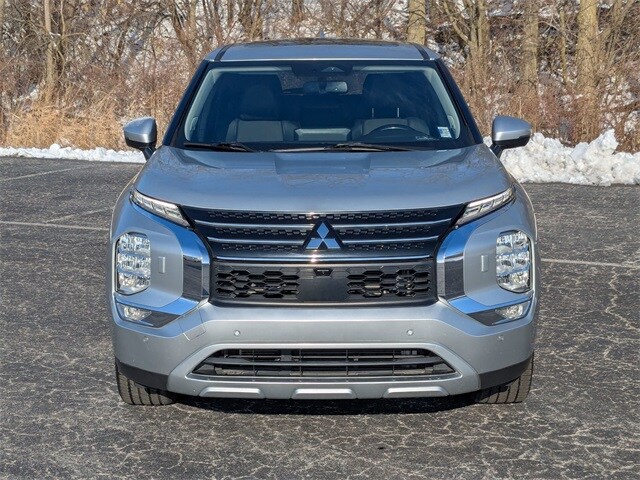 2022 Mitsubishi Outlander SE photo 2