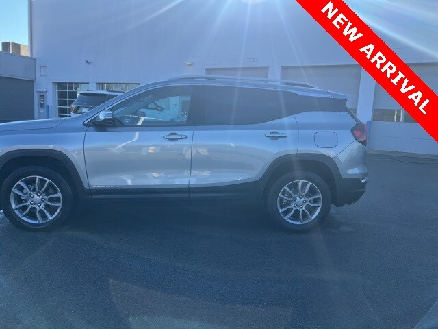 2024 Gmc Terrain SLT photo 2