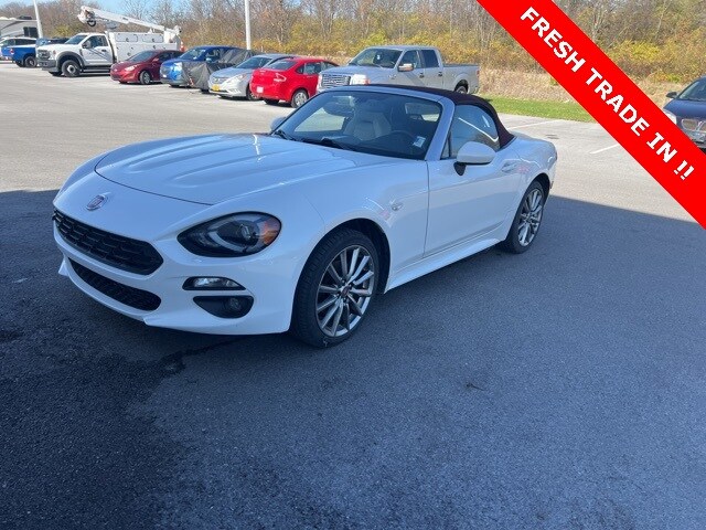 2019 Fiat 124 Spider Lusso photo 3