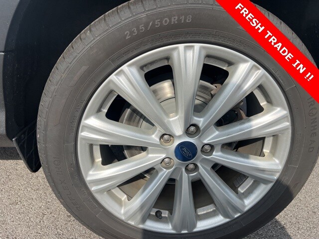 2019 Ford Escape SEL photo 2