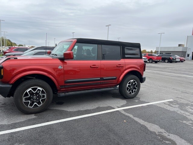 2023 Ford Bronco Outer Banks photo 2