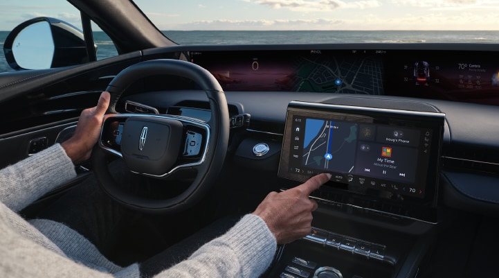 The driver of a 2024 Lincoln Nautilus® SUV interacts with the new Lincoln Digital Experience.
