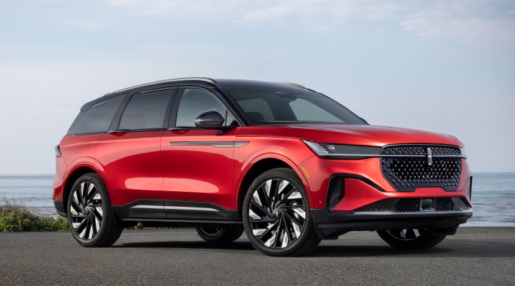 A 2024 Lincoln Nautilus® Reserve model is shown with the stylish available Jet Appearance Package.