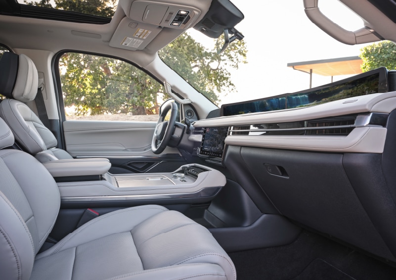 Lincoln Navigator 48-inch panoramic display and center touchscreen