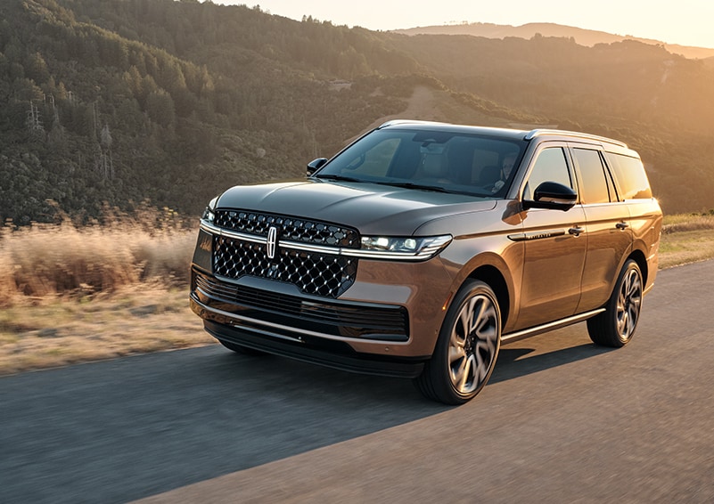 2026 Lincoln Navigator twin-turbo engine and Jet Package