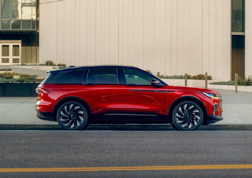 2024 Lincoln Nautilus vs. 2024 Lexus RX: Why the Nautilus Reigns Supreme in Deluxe SUVs thumbnail