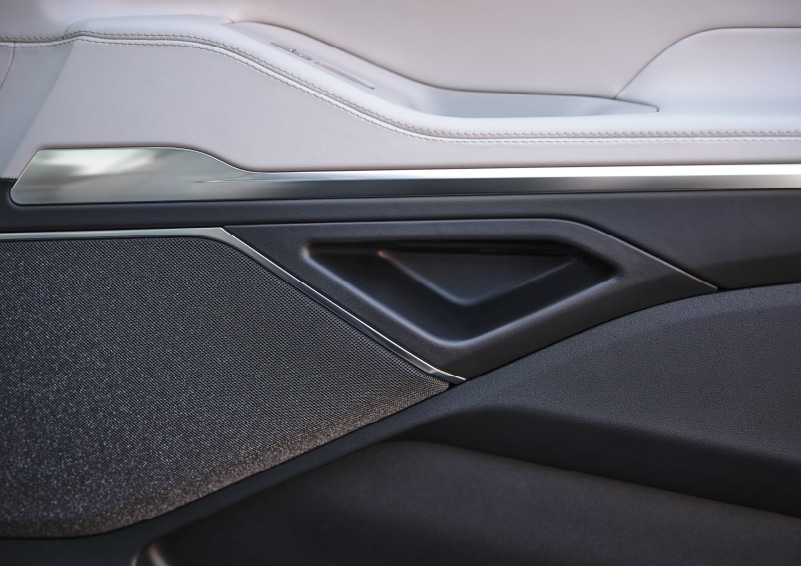 Navigator dashboard and steering wheel