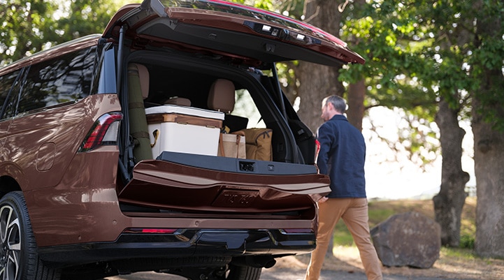 The Lincoln Split Gate of a 2027 Lincoln Navigator® SUV is open, revealing cargo in the rear
