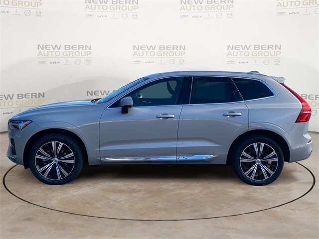 2023 Volvo XC60 B5 Plus photo 2