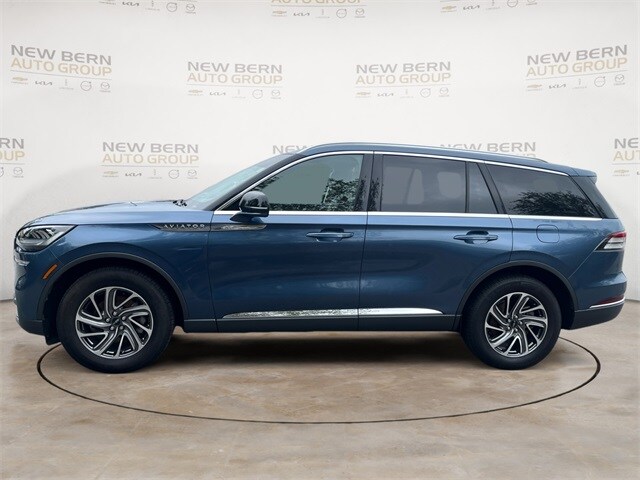 2020 Lincoln Aviator Standard photo 2
