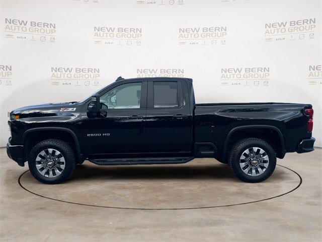 2024 Chevrolet Silverado 2500HD Custom photo 2