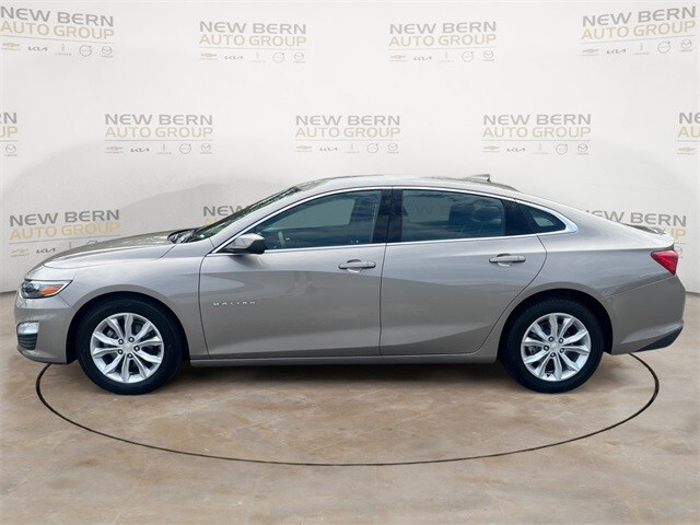 2024 Chevrolet Malibu 1LT photo 2