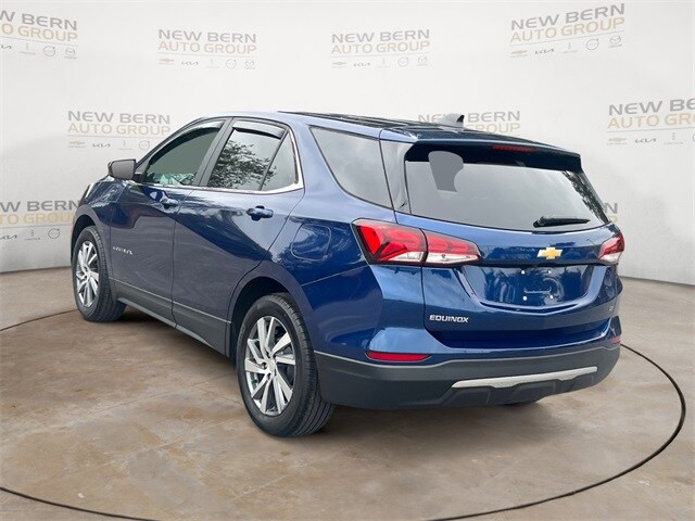2022 Chevrolet Equinox LT photo 2