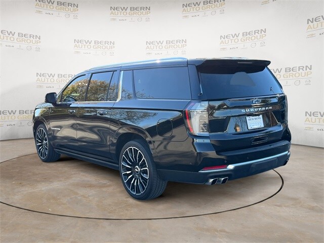 2025 Chevrolet Suburban High Country photo 3