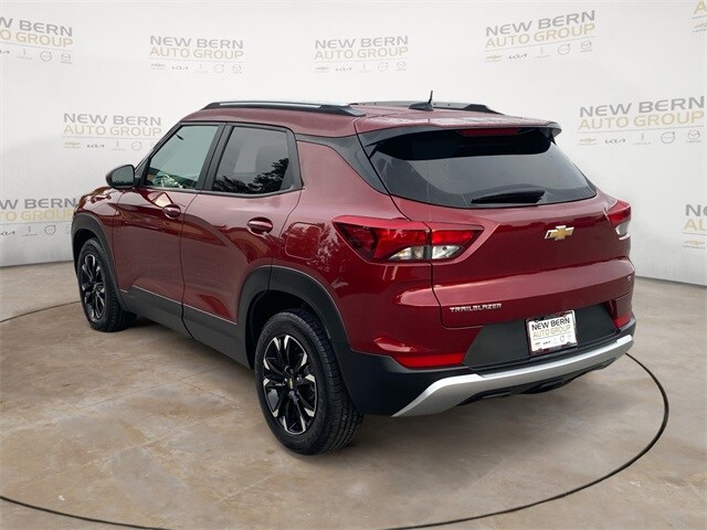 2023 Chevrolet Trailblazer LT photo 2
