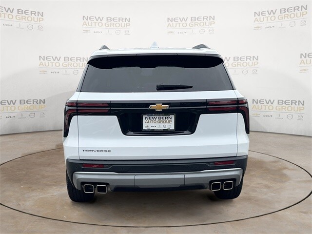 2025 Chevrolet Traverse photo 3