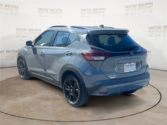 2022 Nissan Kicks SR photo 3