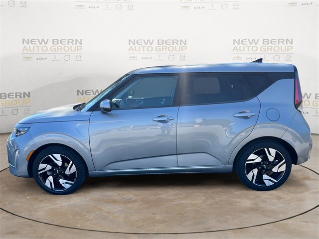 2023 Kia Soul GT-Line photo 2