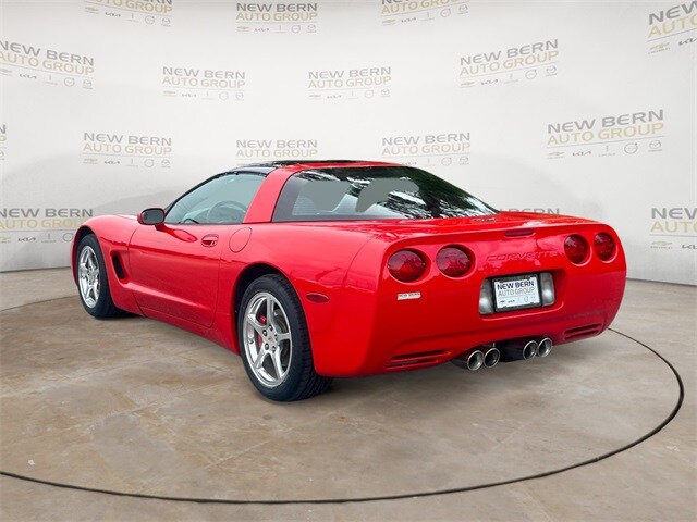 2004 Chevrolet Corvette Base Coupe photo 3