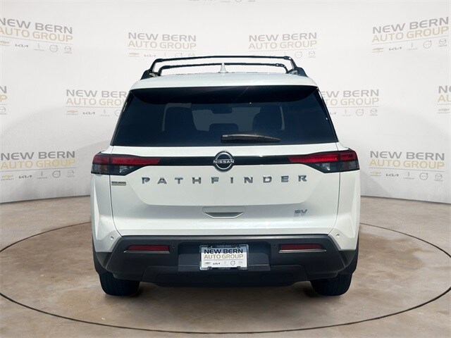 2022 Nissan Pathfinder SV photo 3