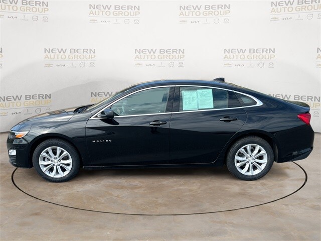 2024 Chevrolet Malibu 1LT photo 2