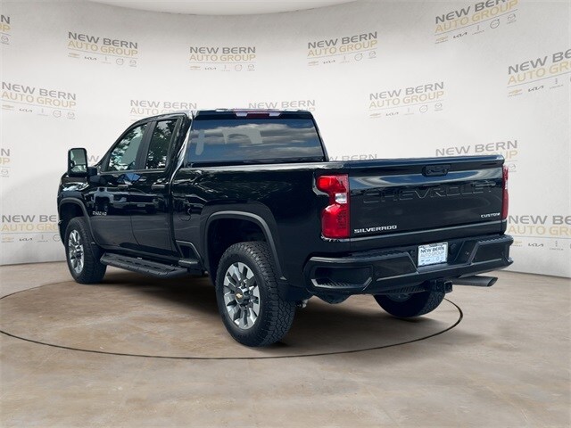 2024 Chevrolet Silverado 2500HD Custom photo 3