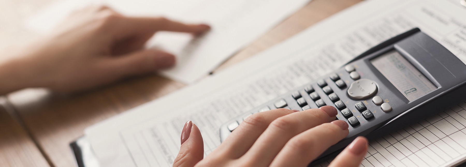  When is APR used at Lincoln of New Bern | woman calculating finance