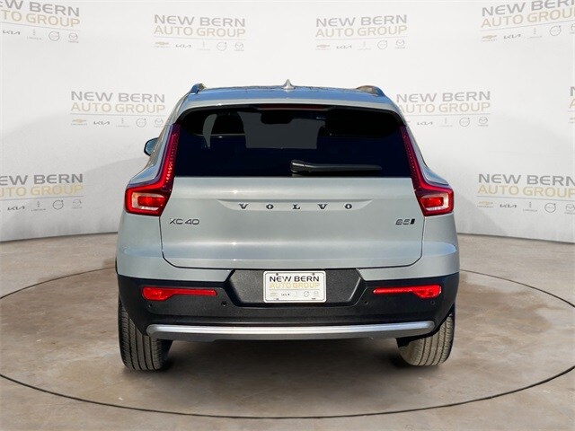 2025 Volvo XC40 Core photo 4