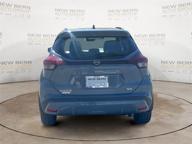 2022 Nissan Kicks SR photo 4