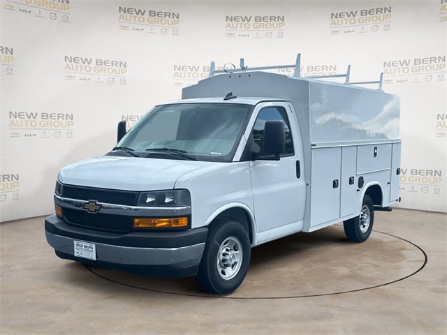 2024 Chevrolet Express Cutaway Base's photo