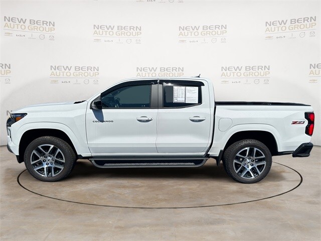 2024 Chevrolet Colorado Z71 photo 2