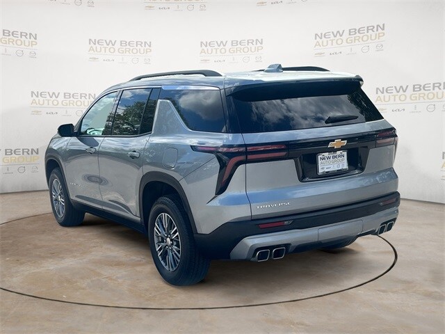 2025 Chevrolet Traverse photo 3