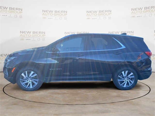 2022 Chevrolet Equinox LT photo 2