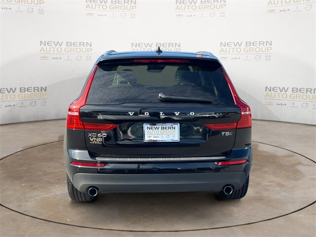 2018 Volvo XC60 T5 Momentum photo 4