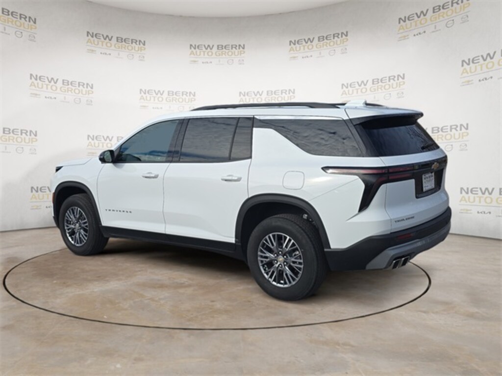 Used 2025 Chevrolet Traverse LT SUV