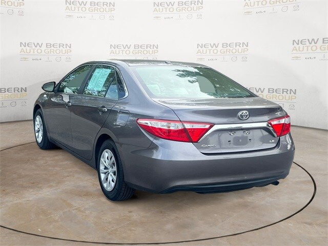 2015 Toyota Camry XLE photo 3