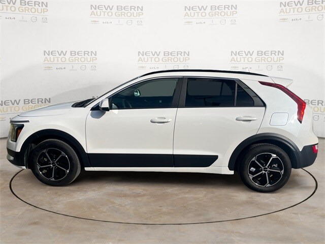2025 Kia Niro LX photo 2