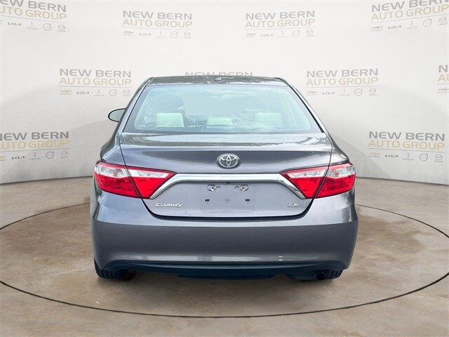 2015 Toyota Camry XLE photo 4