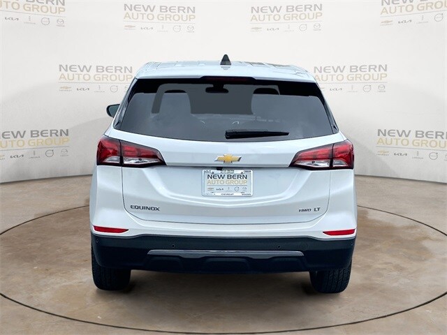 2024 Chevrolet Equinox LT photo 3