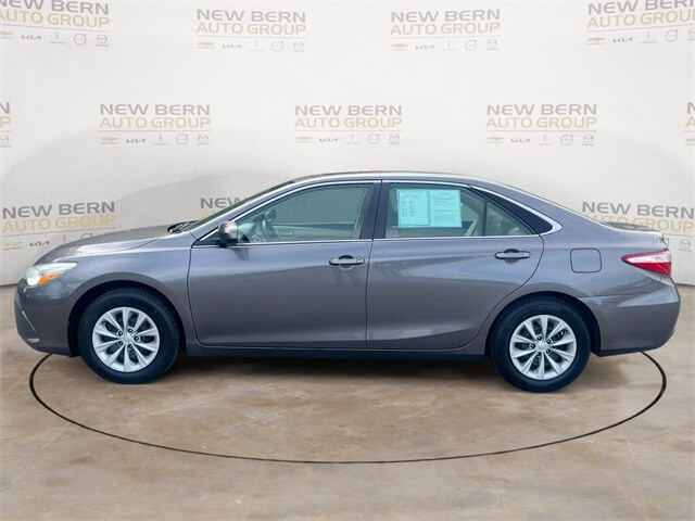 2015 Toyota Camry XLE photo 2