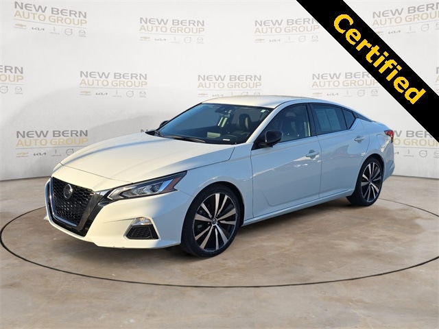 2022 Nissan Altima SR's photo