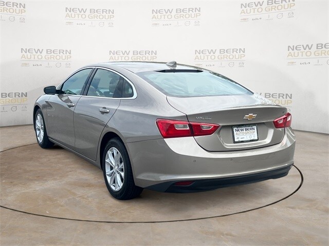 2024 Chevrolet Malibu 1LT photo 3