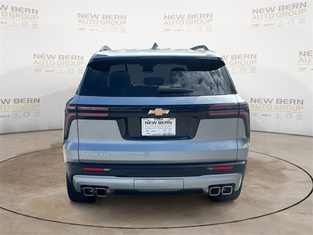 2025 Chevrolet Traverse photo 4