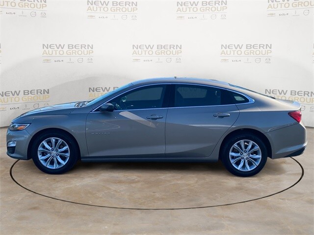 2024 Chevrolet Malibu 1LT photo 2