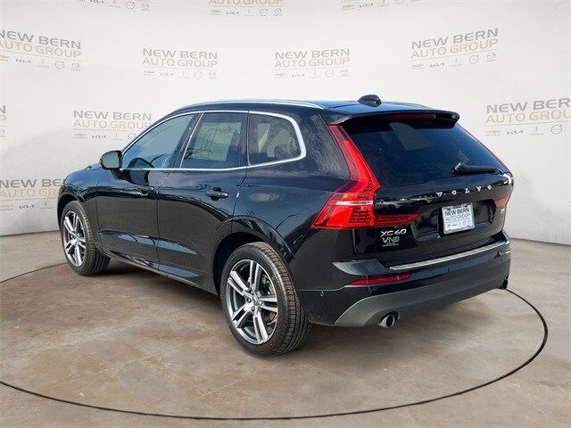 2018 Volvo XC60 T5 Momentum photo 3