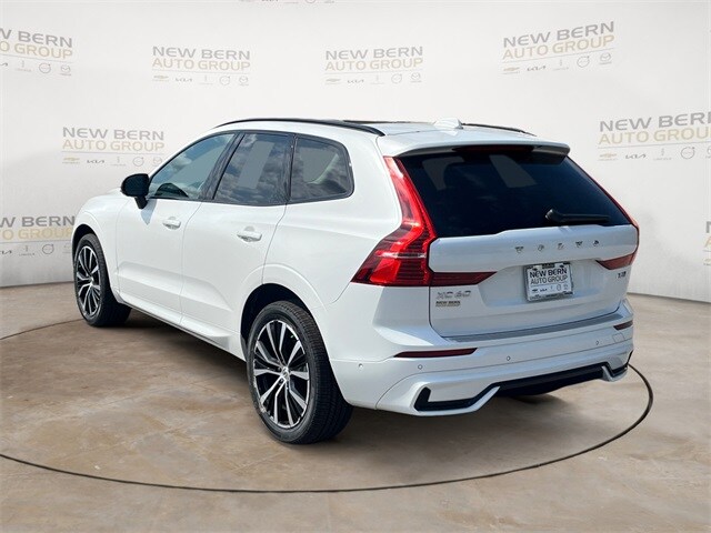 2024 Volvo XC60 B5 Plus photo 3