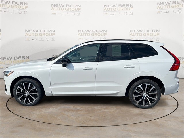 2024 Volvo XC60 B5 Plus photo 2