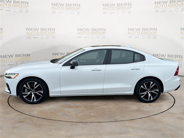 2024 Volvo S60 B5 Core photo 2