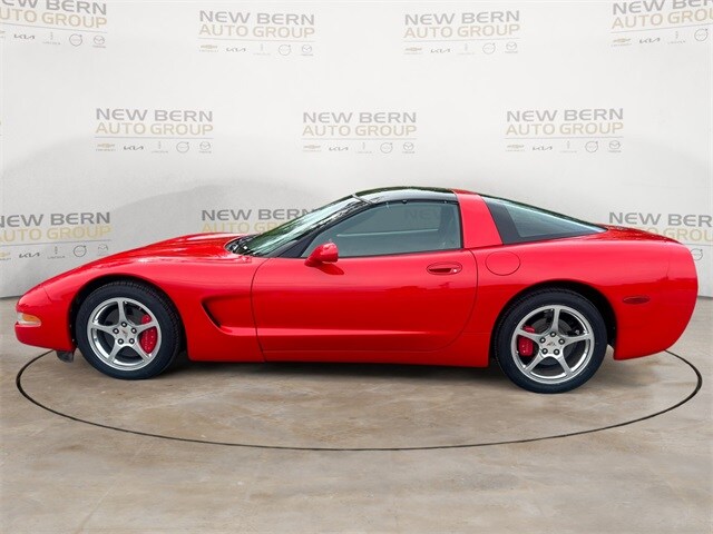 2004 Chevrolet Corvette Base Coupe photo 2
